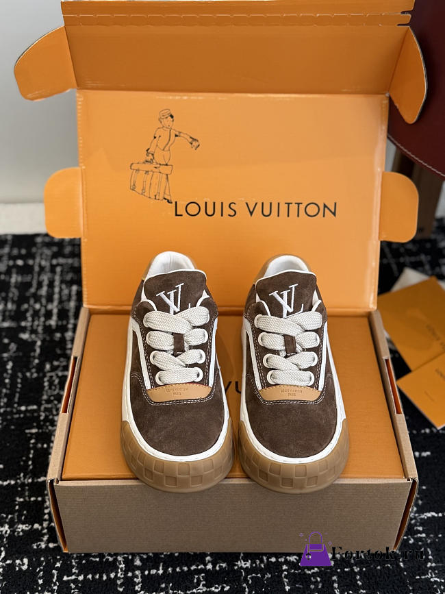 Fortok Louis Vuitton LV Tilted sneakers in suede Brown - 1
