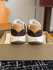 Fortok Louis Vuitton LV Tilted sneakers in suede Brown - 6