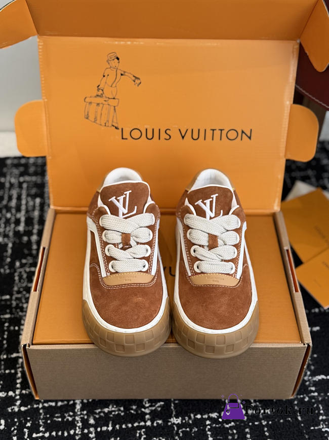 Fortok Louis Vuitton LV Tilted sneakers in light brown suede - 1