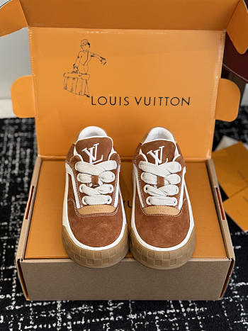 Fortok Louis Vuitton LV Tilted sneakers in light brown suede