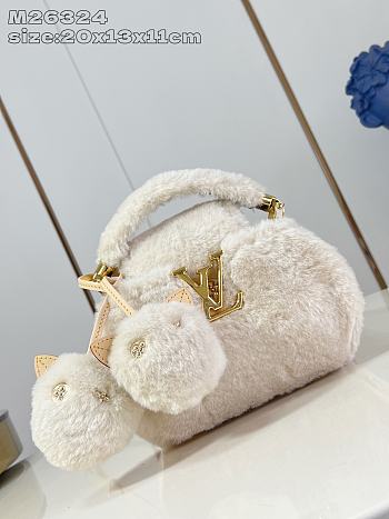 Fortok Louis Vuitton Capusnow Shearling 20 x 13 x 11cm