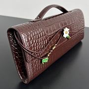 Fortok Bottega Veneta Andiamo Daisy clutch bag in crocodile-embossed leather 31x13x3cm - 6