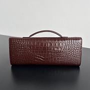 Fortok Bottega Veneta Andiamo Daisy clutch bag in crocodile-embossed leather 31x13x3cm - 4