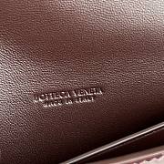 Fortok Bottega Veneta Andiamo Daisy clutch bag in crocodile-embossed leather 31x13x3cm - 2