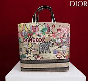 Fortok Christian Dior Book Tote Dioriviera edition Bangkok 34 x13 x35cm - 4