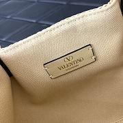 Fortok Valentino Garavani Natural Butterfly Effect Raffia Small VLogo Tote 25x18x12cm - 5