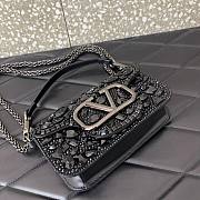 Fortok Valentino Garavani Locò shoulder bag crystal embellishments Black 20 x 11 x 5cm - 4