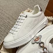 Fortok Louis Vuitton sneakers with a Vivienne charm tag White/ Silver - 6