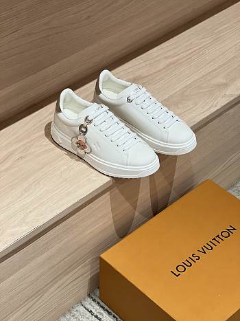 Fortok Louis Vuitton sneakers with a Vivienne charm tag White/ Silver
