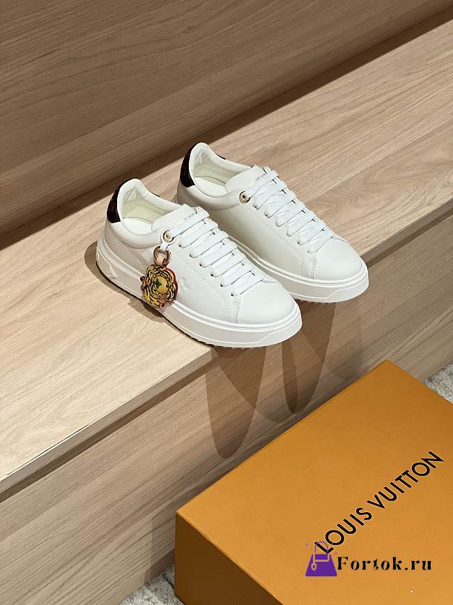 Fortok Louis Vuitton sneakers with a Vivienne charm tag White/Brown Monogram - 1