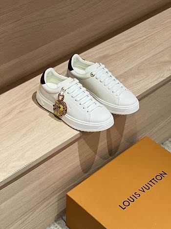 Fortok Louis Vuitton sneakers with a Vivienne charm tag White/Brown Monogram