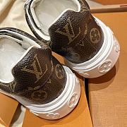 Fortok Louis Vuitton sneakers with a Vivienne charm tag Monogram Brown - 6