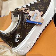 Fortok Louis Vuitton sneakers with a Vivienne charm tag Monogram Brown - 5