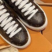 Fortok Louis Vuitton sneakers with a Vivienne charm tag Monogram Brown - 4