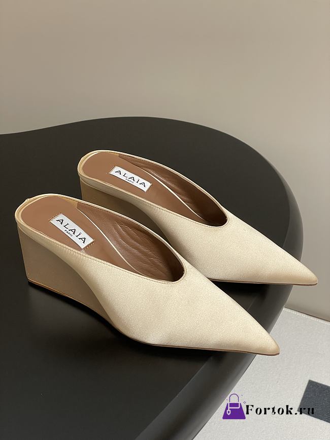 Fortok Alaïa Cube 75 satin wedge mules Ivory 7.5cm - 1