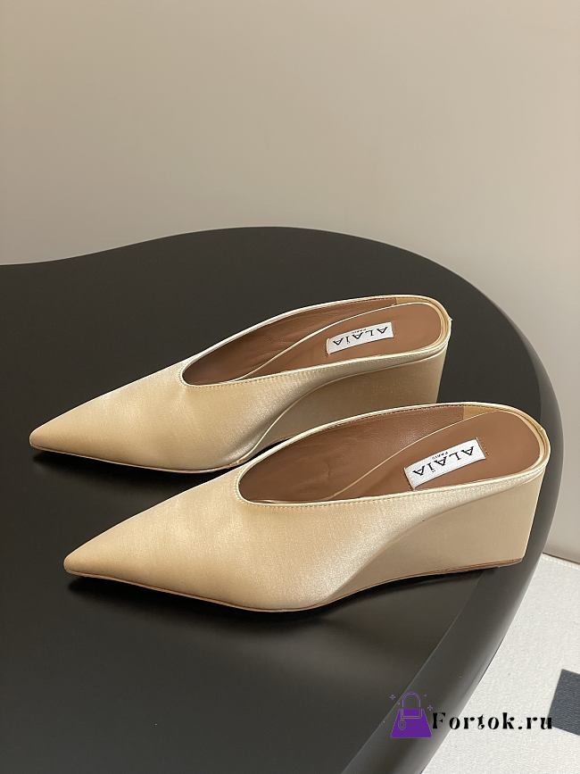 Fortok Alaïa Cube 75 satin wedge mules Brown 7.5cm - 1