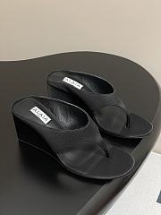 Fortok Alaïa Cube 75 thong wedge sandals in black 7.5cm - 1