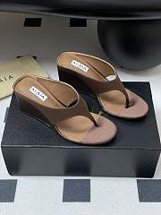 Alaïa Cube 75 thong wedge sandals in Brown - 5