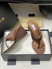 Alaïa Cube 75 thong wedge sandals in Brown - 3