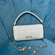 Fortok Miu Miu Iconic Crystal Cloqué Nappa leather White Top-handle bag 22.5x4.5x12cm - 6
