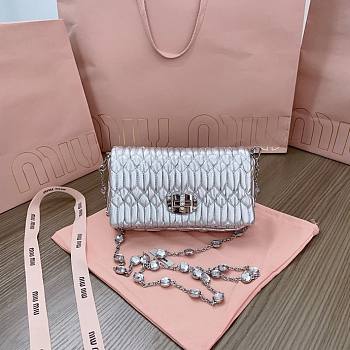 Fortok Miu Miu Iconic Crystal Cloqué Nappa leather Silver small bag 16 x 9 x 3.5 cm