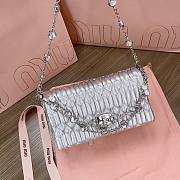 Fortok Miu Miu Iconic Crystal Cloqué Nappa leather Silver small bag 16 x 9 x 3.5 cm - 3