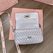 Fortok Miu Miu Iconic Crystal Cloqué Nappa leather Silver small bag 16 x 9 x 3.5 cm - 2