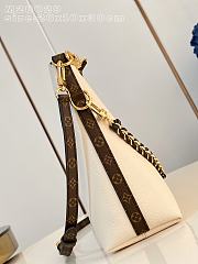Fortok Louis Vuitton Multipass handbag Ivory 26 x 10 x 30cm - 4