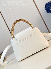 Fortok Louis Vuitton Capucines Mini White leather Gold-toned Hardware 21x13x8cm - 3
