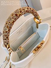 Fortok Louis Vuitton Capucines Mini White leather Gold-toned Hardware 21x13x8cm - 4