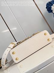 Fortok Louis Vuitton Capucines Mini bag a triple chain adornment Beige 26.5x14x8cm  - 4