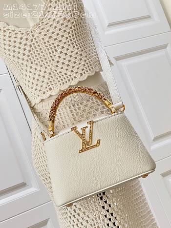 Fortok Louis Vuitton Capucines Mini White leather Gold-toned Hardware 21x13x8cm