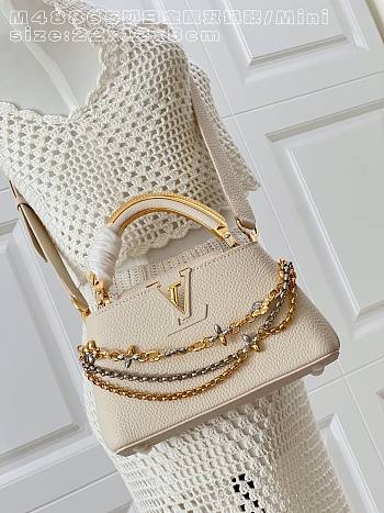 Fortok Louis Vuitton Capucines Mini bag a triple chain adornment Beige 22x12x8cm