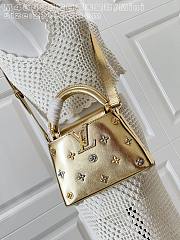 Fortok Louis Vuitton Capucines shimmering Gold-tone calfskin leather 13.6 x 8 x 21cm  - 1