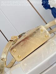 Fortok Louis Vuitton Capucines shimmering Gold-tone calfskin leather 13.6 x 8 x 21cm  - 6