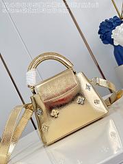 Fortok Louis Vuitton Capucines shimmering Gold-tone calfskin leather 13.6 x 8 x 21cm  - 3