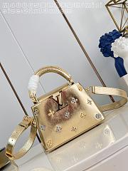 Fortok Louis Vuitton Capucines shimmering Gold-tone calfskin leather 13.6 x 8 x 21cm  - 5