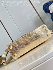 Fortok Louis Vuitton Mini Capucines shimmering Gold-tone calfskin leather 27 x 9 x 18cm - 6