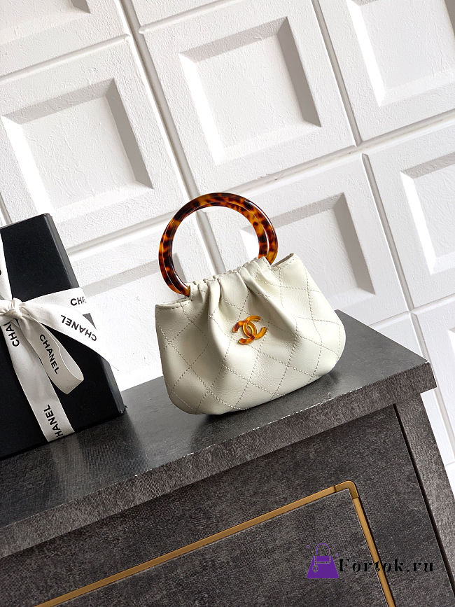 Fortok Chanel Mini Drawstring Bag with Resin/Tortoiseshell Handle Leather White 9x12x5cm - 1
