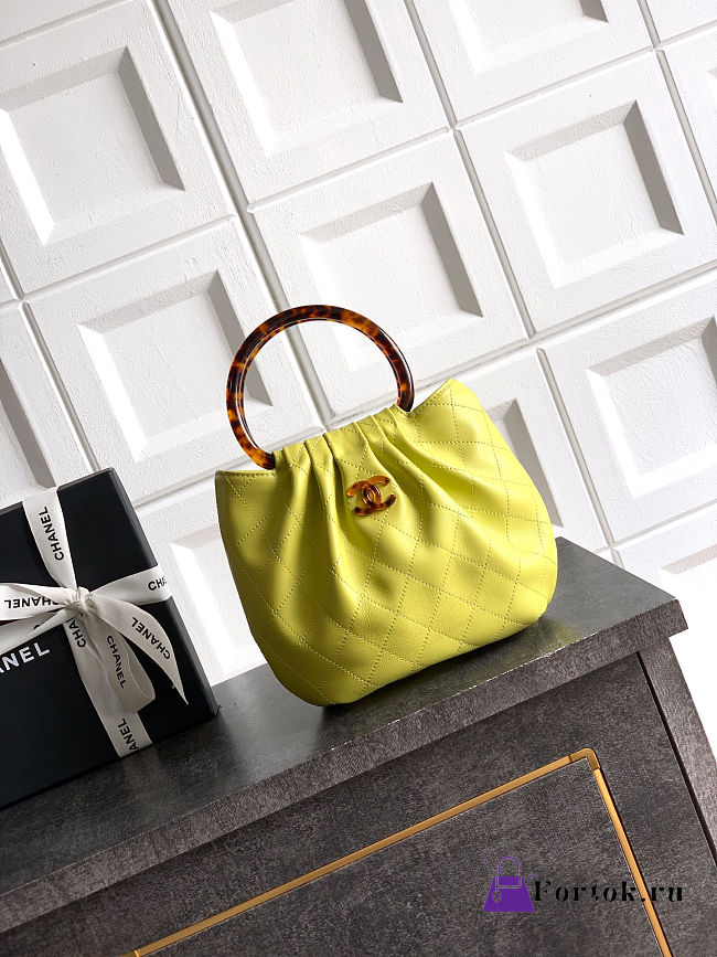 Fortok Chanel Mini Drawstring Bag with Resin/Tortoiseshell Handle Leather Lime Yellow 24x18x12cm - 1