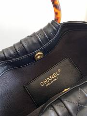 Fortok Chanel Mini Drawstring Bag with Resin/Tortoiseshell Handle Leather Black 26x32x14cm - 4