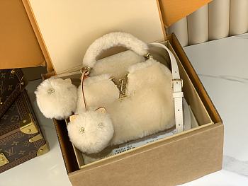 Fortok Louis Vuitton Capusnow Capucines shearling 13 x 11 x 20cm