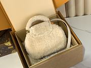 Fortok Louis Vuitton Capusnow Capucines shearling 13 x 11 x 20cm - 2