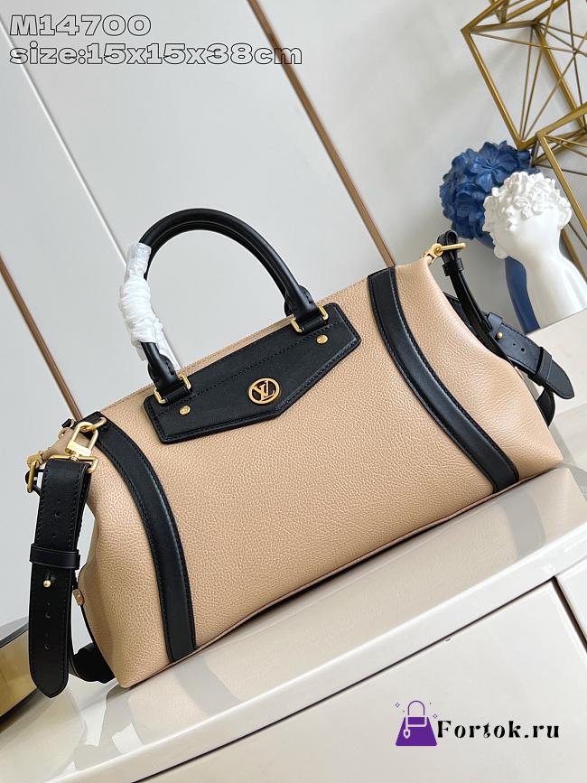 Fortok Louis Vuitton Biker Beige 38 x 15 x 15cm - 1
