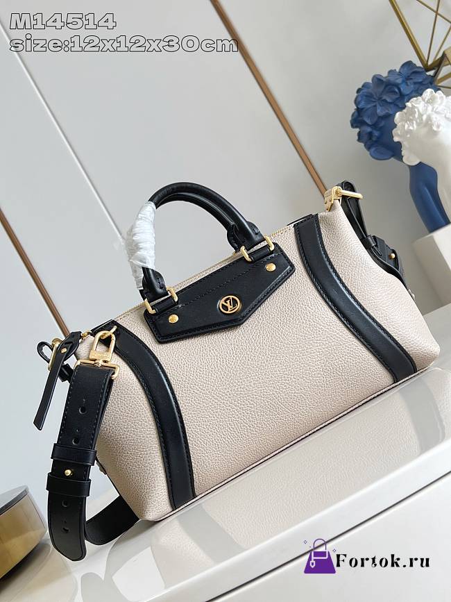 Fortok Louis Vuitton Biker PM Ivory 30x12x12 cm - 1