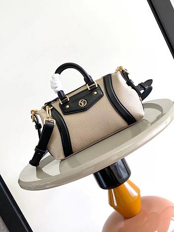 Fortok Louis Vuitton Biker Nano Ivory 23x10x10 cm