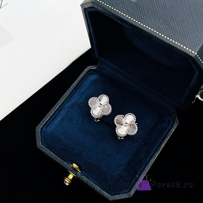 Fortok Van Cleef & Arpels Vintage Alhambra Silver earrings - 1
