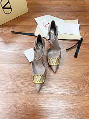 Fortok Fortok Valentino Garavani VLogo Signature slingback pumps nude 8cm - 1