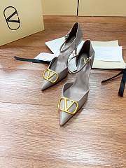 Fortok Fortok Valentino Garavani VLogo Signature slingback pumps nude 8cm - 6
