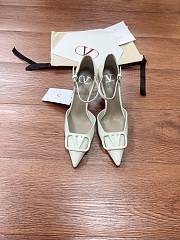 Fortok Fortok Valentino Garavani VLogo Signature slingback pumps White 8cm - 1